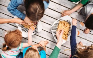 Quelle quantité de frites prévoir pour une famille ?